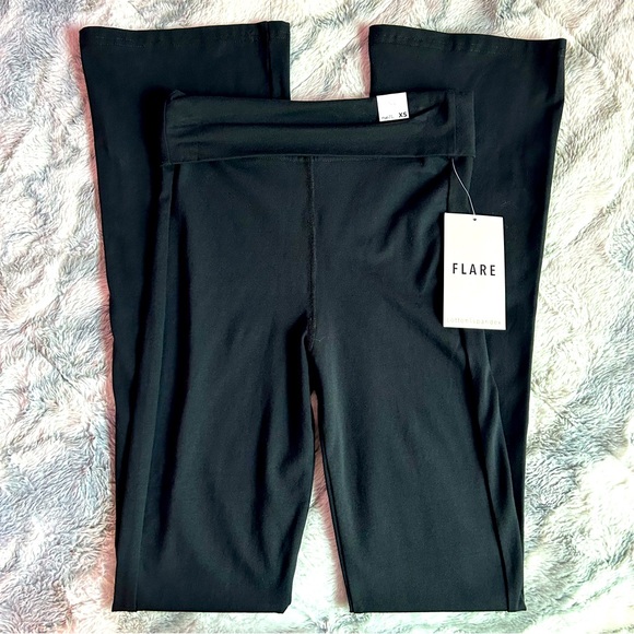 NWT Flare Bottom Leggings🖤 - Picture 1 of 4
